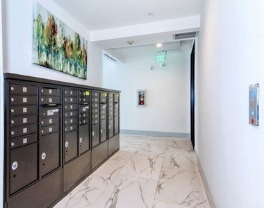 1237 S Holt Avenue - Photo Thumbnail 7