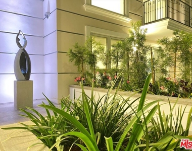 1237 S Holt Avenue - Photo Thumbnail 5