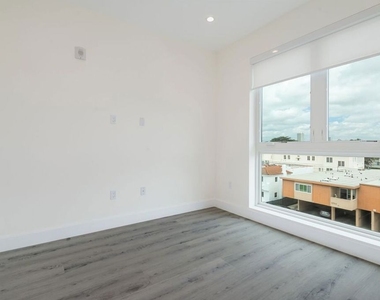 1237 S Holt Avenue - Photo Thumbnail 40