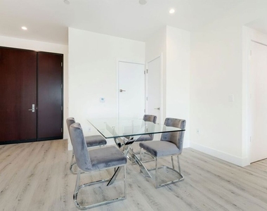 1237 S Holt Avenue - Photo Thumbnail 29