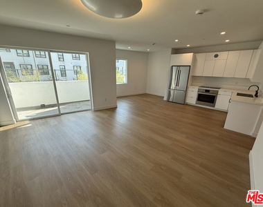 1130 N Orange Drive - Photo Thumbnail 3