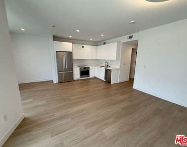 1130 N Orange Drive - Photo Thumbnail 4