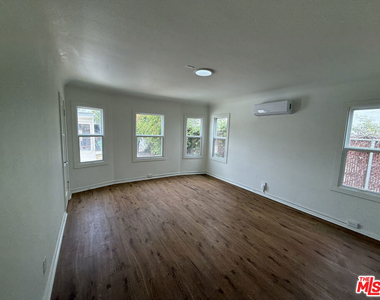 211 S Arnaz Drive - Photo Thumbnail 21
