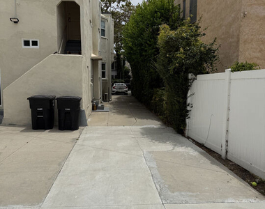 211 S Arnaz Drive - Photo Thumbnail 32