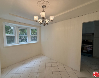 211 S Arnaz Drive - Photo Thumbnail 11