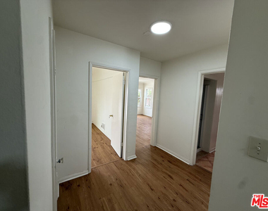 211 S Arnaz Drive - Photo Thumbnail 25