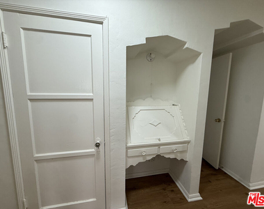 211 S Arnaz Drive - Photo Thumbnail 16