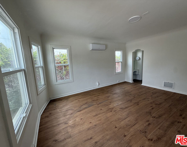 211 S Arnaz Drive - Photo Thumbnail 23