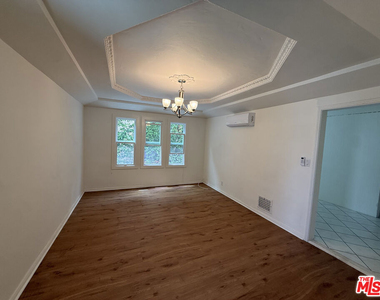 211 S Arnaz Drive - Photo Thumbnail 9