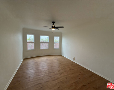 211 S Arnaz Drive - Photo Thumbnail 24