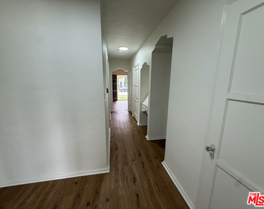 211 S Arnaz Drive - Photo Thumbnail 29