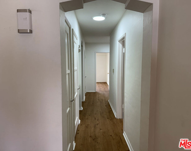 211 S Arnaz Drive - Photo Thumbnail 4
