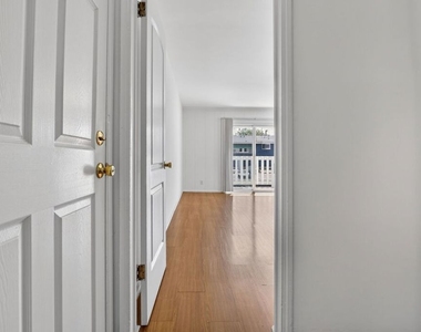 14721 Sylvan Street - Photo Thumbnail 8