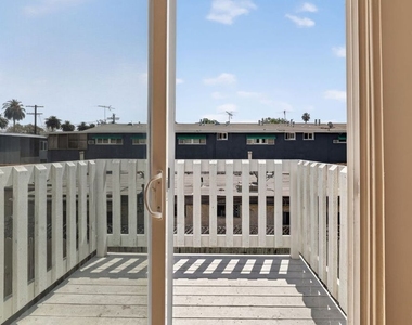 14721 Sylvan Street - Photo Thumbnail 3