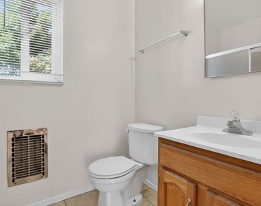 14721 Sylvan Street - Photo Thumbnail 12