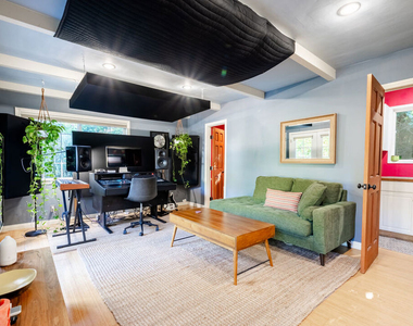17401 Londelius Street - Photo Thumbnail 34