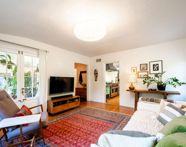 17401 Londelius Street - Photo Thumbnail 5