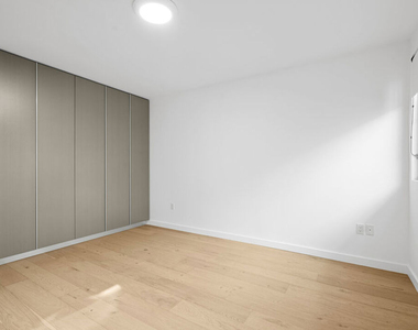 11795 Gateway Boulevard - Photo Thumbnail 6