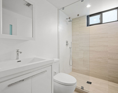 11795 Gateway Boulevard - Photo Thumbnail 3