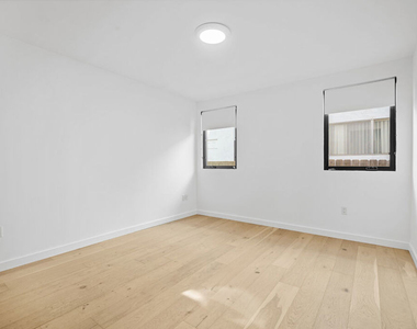 11785 Gateway Boulevard - Photo Thumbnail 11