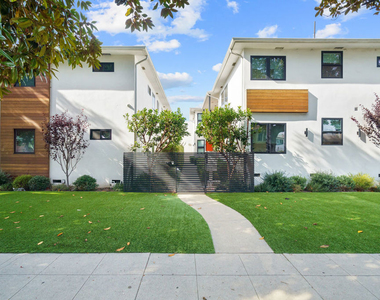 11785 Gateway Boulevard - Photo Thumbnail 14