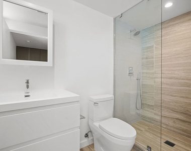 11785 Gateway Boulevard - Photo Thumbnail 10
