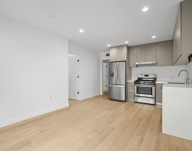 11785 Gateway Boulevard - Photo Thumbnail 2
