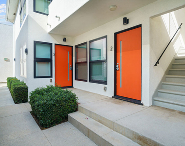 11785 Gateway Boulevard - Photo Thumbnail 1