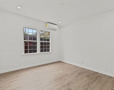 542 N Genesee Avenue - Photo Thumbnail 14