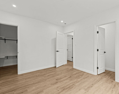542 N Genesee Avenue - Photo Thumbnail 15