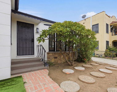 542 N Genesee Avenue - Photo Thumbnail 1