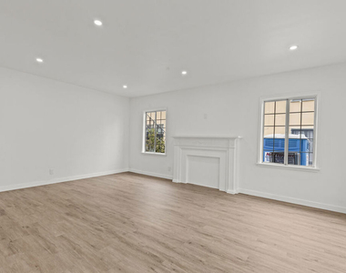 542 N Genesee Avenue - Photo Thumbnail 4