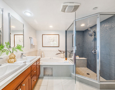 951 Granville Avenue - Photo Thumbnail 15