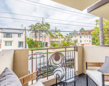 951 Granville Avenue - Photo Thumbnail 3