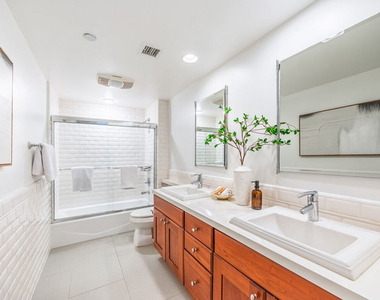 951 Granville Avenue - Photo Thumbnail 19