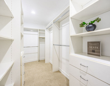951 Granville Avenue - Photo Thumbnail 16