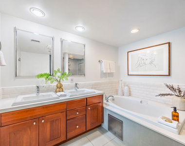 951 Granville Avenue - Photo Thumbnail 14
