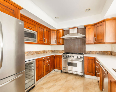 951 Granville Avenue - Photo Thumbnail 9