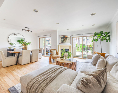 951 Granville Avenue - Photo Thumbnail 5