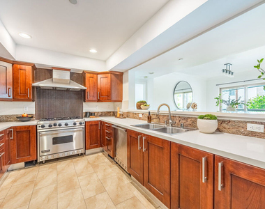951 Granville Avenue - Photo Thumbnail 11