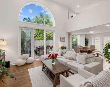 718 Lincoln Boulevard - Photo Thumbnail 1