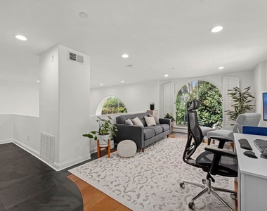 718 Lincoln Boulevard - Photo Thumbnail 14