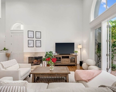 718 Lincoln Boulevard - Photo Thumbnail 3