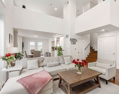 718 Lincoln Boulevard - Photo Thumbnail 4