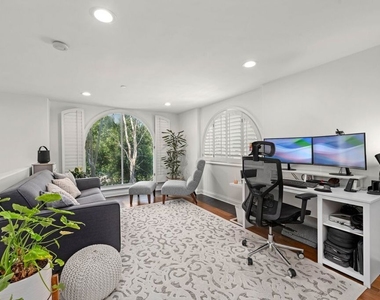 718 Lincoln Boulevard - Photo Thumbnail 13