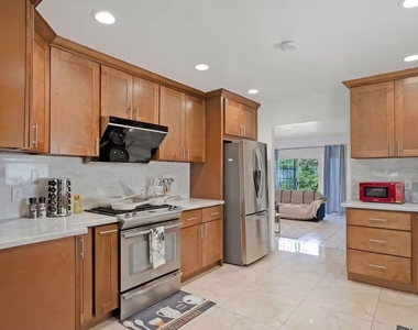 15213 Daphne Avenue - Photo Thumbnail 7