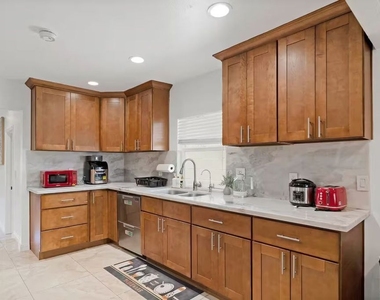 15213 Daphne Avenue - Photo Thumbnail 5