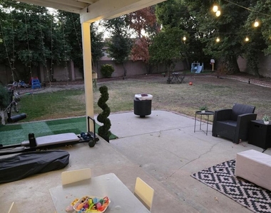 19857 Leadwell Street - Photo Thumbnail 12