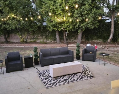 19857 Leadwell Street - Photo Thumbnail 13