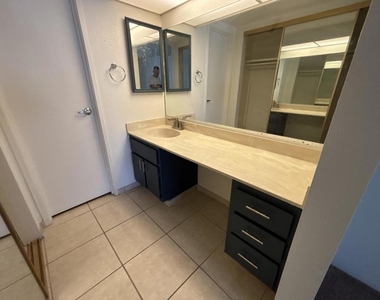 5301 E Waverly Drive - Photo Thumbnail 5